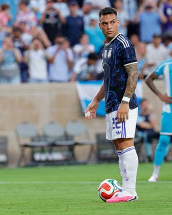 June 6, 2026, College Station, Texas, USA: Argentina forward LAUTARO MARToÂNEZ (22) lines up for a penalty kick during an International Friendly, Länderspiel, Nationalmannschaft soccer match between Argentina and Honduras at Kyle Field in College Station, TX, Saturday, June 6, 2026. College Station USA - ZUMAa325 20260606_zsa_a325_032 Copyright: xDavidxBalleringxIix