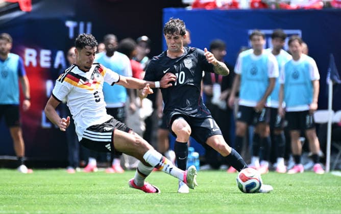 Soccer, International match, Men, Friendly match for the 2026 FIFA World Cup, Soldier Field, Chicago USA Germany 1 2 Aleksandar Pavlovic GER , Christian Pulisic USA Action