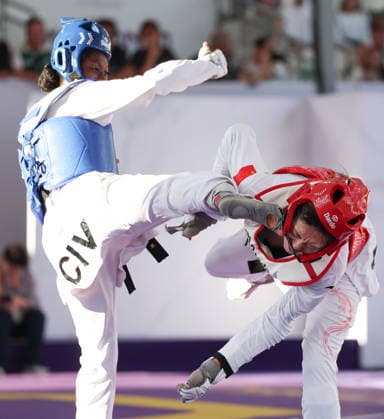 (260607) -- ROME, June 7, 2026 -- Mu Wenzhe (R) of China competes with Kimi Laurene Ossin of Cote d Ivoire during their women s +67kg final match at Roma 2026 World Taekwondo Grand Prix in Rome, Italy, June 6, 2026. ) (SP)ITALY-ROME-TAEKWONDO-ROMA 2026 GRAND PRIX-WOMEN S +67KG LixJing 