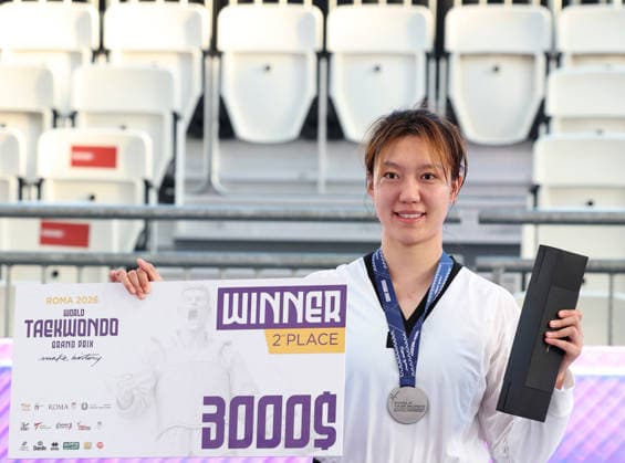 (260607) -- ROME, June 7, 2026 -- Silver medalist Mu Wenzhe of China poses during the awarding cerenomy of women s +67kg event at Roma 2026 World Taekwondo Grand Prix in Rome, Italy, June 6, 2026. ) (SP)ITALY-ROME-TAEKWONDO-ROMA 2026 GRAND PRIX-WOMEN S +67KG LixJing 