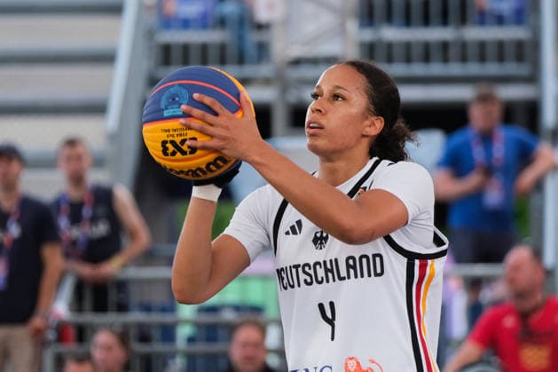 June 6, 2026, Warsaw, Masovian Voivodeship, Poland: Germany s LAURA ZOLPER (4) takes a free throw during a FIBA 3x3 Basketball World Cup women s quarter-final game between Germany and Azerbaijan in Warsaw, Poland. Basketball 2026: FIBA 3x3 World Cup Women s Quarterfinal: Azerbaijan 18:16 Germany  - ZUMAk204 20260606_zip_k204_074 Copyright: xRomanxKozielx