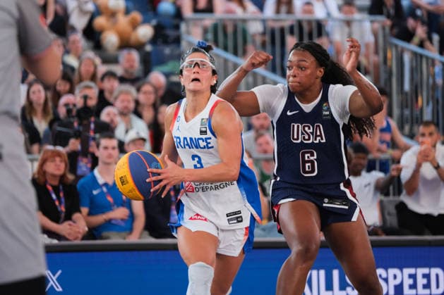 June 6, 2026, Warsaw, Masovian Voivodeship, Poland: France s HORTENSE LIMOUZIN (3) and USA s SAHARA WILLIAMS (6) in action during a FIBA 3x3 Basketball World Cup women s quarter-final game between France and USA in Warsaw, Poland. Basketball 2026: FIBA 3x3 World Cup Women s Quarterfinal: United States 18:16 France  - ZUMAk204 20260606_zip_k204_102 Copyright: xRomanxKozielx