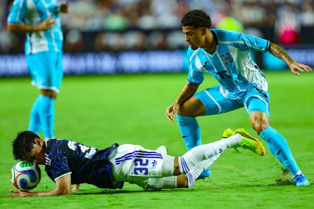 Tomas Aranda (L) of Argentina vies for the ball with David Ruiz of Honduras in a friendly match ahead of the 2026 FIFA World Cup, WM, Weltmeisterschaft, Fussball between Argentina and Honduras at Kyle Field in Texas, United States, 06 June 2026. Friendly match prior to the 2026 World Cup: Argentina - Honduras !ACHTUNG: NUR REDAKTIONELLE NUTZUNG!  Copyright: xCARLOSxRAMIREZx AME9261 20260607-55020523150_1