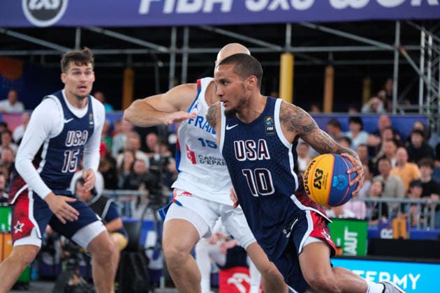 June 6, 2026, Warsaw, Masovian Voivodeship, Poland: USA s JAMES PARROTT (10), DYLAN TRAVIS (15) and France s ALEX VIALARET (15) in action during a FIBA 3x3 Basketball World Cup men s quarter-final game between France and USA in Warsaw, Poland. Basketball 2026: FIBA 3x3 World Cup Men s Quarterfinal: France 14:11 United States  - ZUMAk204 20260606_zip_k204_123 Copyright: xRomanxKozielx
