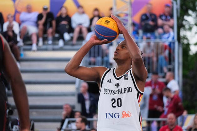 June 6, 2026, Warsaw, Masovian Voivodeship, Poland: Germany s FABIAN GIESSMANN (20) takes a free throw during a FIBA 3x3 Basketball World Cup men s quarter-final game between Germany and Austria in Warsaw, Poland. Warsaw Poland - ZUMAk204 20260606_zip_k204_108 Copyright: xRomanxKozielx