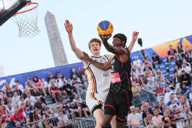 June 6, 2026, Warsaw, Masovian Voivodeship, Poland: Germany s NIKLAS KROPP (5) and Austria s QUINCY DIGGS (22) in action during a FIBA 3x3 Basketball World Cup men s quarter-final game between Germany and Austria in Warsaw, Poland. Warsaw Poland - ZUMAk204 20260606_zip_k204_109 Copyright: xRomanxKozielx