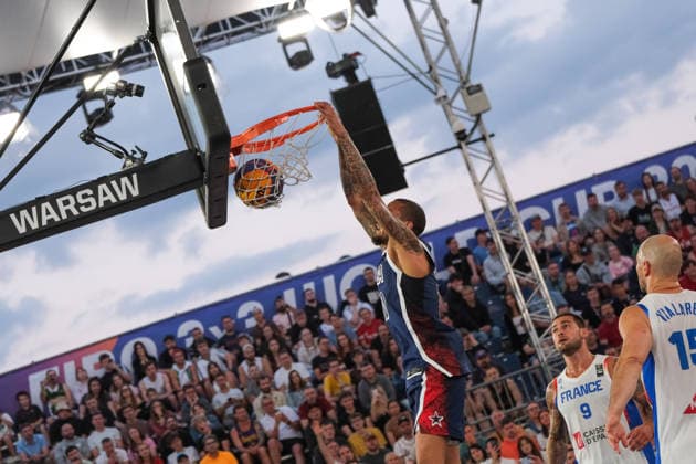 June 6, 2026, Warsaw, Masovian Voivodeship, Poland: USA s JAMES PARROTT (10) slam dunks during a FIBA 3x3 Basketball World Cup men s quarter-final game between France and USA in Warsaw, Poland. Basketball 2026: FIBA 3x3 World Cup Men s Quarterfinal: France 14:11 United States  - ZUMAk204 20260606_zip_k204_133 Copyright: xRomanxKozielx