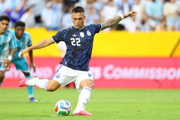 Lautaro Martínez of Argentina take a penalty kick in a friendly match ahead of the 2026 FIFA World Cup, WM, Weltmeisterschaft, Fussball between Argentina and Honduras at Kyle Field in Texas, United States, 06 June 2026. Friendly match prior to the 2026 World Cup: Argentina - Honduras !ACHTUNG: NUR REDAKTIONELLE NUTZUNG!  Copyright: xCARLOSxRAMIREZx AME9218 20260607-55020523155_1