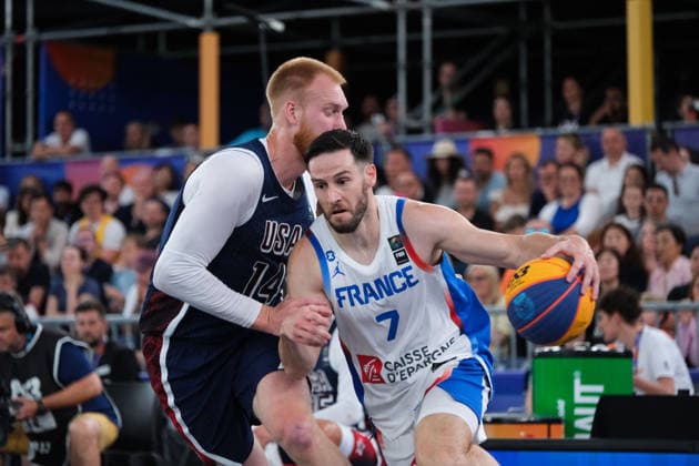 June 6, 2026, Warsaw, Masovian Voivodeship, Poland: France s HUGO SUHARD (7) and USA s MITCH HAHN (14) in action during a FIBA 3x3 Basketball World Cup men s quarter-final game between France and USA in Warsaw, Poland. Warsaw Poland - ZUMAk204 20260606_zip_k204_131 Copyright: xRomanxKozielx