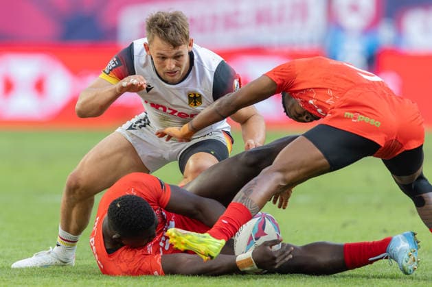 Germany Kenya, SVNS Rugby World Championship Philip Gleitze Germany, 11 falls to Kevin Wekesa Nyongesa Kenya, 6 and Samuel Mosiori Asati Kenya, 9 Semi-final for 9th place between Germany and Kenya Third tournament of the SVNS World Championship, Sevens Rugby World Cup from June 5 to 7, 2026 in Bordeaux France Day 2, June 6, 2026 , Bordeaux Region Nouvelle Aquitaine France Stade Atlantique
