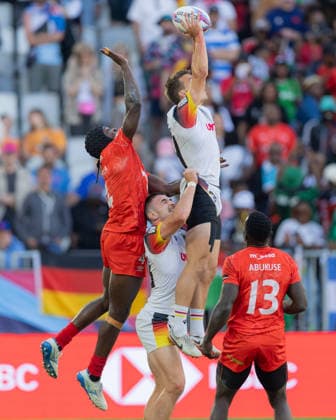 Germany Kenya, SVNS Rugby World Championship Cedric Eichholz Germany, 54 catches the kick-off from the Kenyans Bennet Veil Germany, 68 lifts it into the air Left Vincent Onyala Owino Kenya, 4 , right Denis Abukuse Kenya, 13 Semi-final for 9th place between Germany and Kenya Third tournament of the SVNS World Championship, Sevens Rugby World Cup from 5 to 7 June 2026 in Bordeaux France Day 2, 6 June 2026 , Bordeaux Region Nouvelle Aquitaine France Stade Atlantique