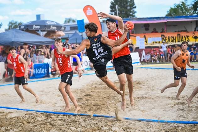 From 03 to 07 June 2026, Neuried Altenheim will once again be transformed into the center of German beach handball At the Aldner Beach Days, around 200 teams and around 10,000 guests will come together and ensure top-class sport, spectacular match scenes and a unique festival atmosphere The photo gallery shows thrilling beach handball action, emotional moments on the pitches and the special atmosphere surrounding Germanys biggest beach handball tournament The tournament includes the German Beach Open GBO competitions and numerous leisure and fun tournaments Beach handball action and the unique atmosphere of the five-day tournament Aldner Beach Days 2026 Germanys biggest beach handball tournament in Neuried Altenheim Copyright: xspeedshotx xDorianfrickx