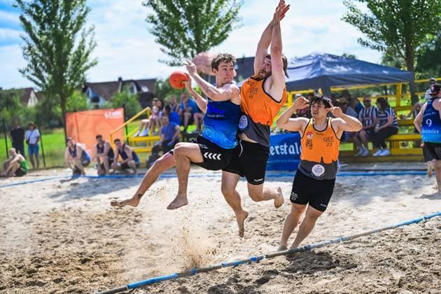 From 03 to 07 June 2026, Neuried Altenheim will once again be transformed into the center of German beach handball At the Aldner Beach Days, around 200 teams and around 10,000 guests will come together and ensure top-class sport, spectacular match scenes and a unique festival atmosphere The photo gallery shows thrilling beach handball action, emotional moments on the pitches and the special atmosphere surrounding Germanys biggest beach handball tournament The tournament includes the German Beach Open GBO competitions and numerous leisure and fun tournaments Beach handball action and the unique atmosphere of the five-day tournament Aldner Beach Days 2026 Germanys biggest beach handball tournament in Neuried Altenheim Copyright: xspeedshotx xDorianfrickx