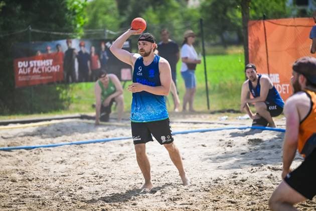 From 03 to 07 June 2026, Neuried Altenheim will once again be transformed into the center of German beach handball At the Aldner Beach Days, around 200 teams and around 10,000 guests will come together and ensure top-class sport, spectacular match scenes and a unique festival atmosphere The photo gallery shows thrilling beach handball action, emotional moments on the pitches and the special atmosphere surrounding Germanys biggest beach handball tournament The tournament includes the German Beach Open GBO competitions and numerous leisure and fun tournaments Beach handball action and the unique atmosphere of the five-day tournament Aldner Beach Days 2026 Germanys biggest beach handball tournament in Neuried Altenheim Copyright: xspeedshotx xDorianfrickx