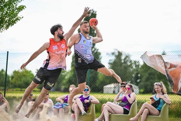 From 03 to 07 June 2026, Neuried Altenheim will once again be transformed into the center of German beach handball At the Aldner Beach Days, around 200 teams and around 10,000 guests will come together and ensure top-class sport, spectacular match scenes and a unique festival atmosphere The photo gallery shows thrilling beach handball action, emotional moments on the pitches and the special atmosphere surrounding Germanys biggest beach handball tournament The tournament includes the German Beach Open GBO competitions and numerous leisure and fun tournaments Beach handball action and the unique atmosphere of the five-day tournament Aldner Beach Days 2026 Germanys biggest beach handball tournament in Neuried Altenheim Copyright: xspeedshotx xDorianfrickx