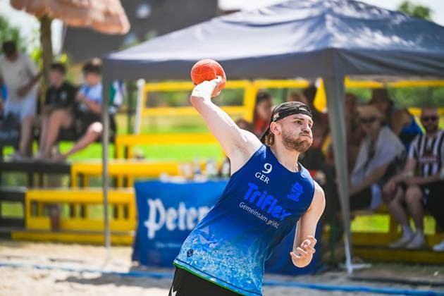 From 03 to 07 June 2026, Neuried Altenheim will once again be transformed into the center of German beach handball At the Aldner Beach Days, around 200 teams and around 10,000 guests will come together and ensure top-class sport, spectacular match scenes and a unique festival atmosphere The photo gallery shows thrilling beach handball action, emotional moments on the pitches and the special atmosphere surrounding Germanys biggest beach handball tournament The tournament includes the German Beach Open GBO competitions and numerous leisure and fun tournaments Beach handball action and the unique atmosphere of the five-day tournament Aldner Beach Days 2026 Germanys biggest beach handball tournament in Neuried Altenheim Copyright: xspeedshotx xDorianfrickx
