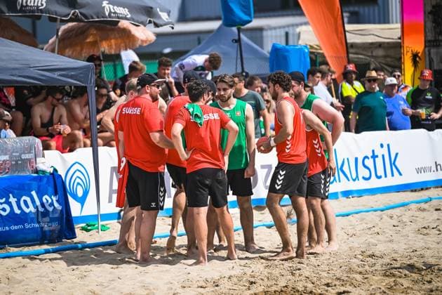 From 03 to 07 June 2026, Neuried Altenheim will once again be transformed into the center of German beach handball At the Aldner Beach Days, around 200 teams and around 10,000 guests will come together and ensure top-class sport, spectacular match scenes and a unique festival atmosphere The photo gallery shows thrilling beach handball action, emotional moments on the pitches and the special atmosphere surrounding Germanys biggest beach handball tournament The tournament includes the German Beach Open GBO competitions and numerous leisure and fun tournaments Beach handball action and the unique atmosphere of the five-day tournament Aldner Beach Days 2026 Germanys biggest beach handball tournament in Neuried Altenheim Copyright: xspeedshotx xDorianfrickx