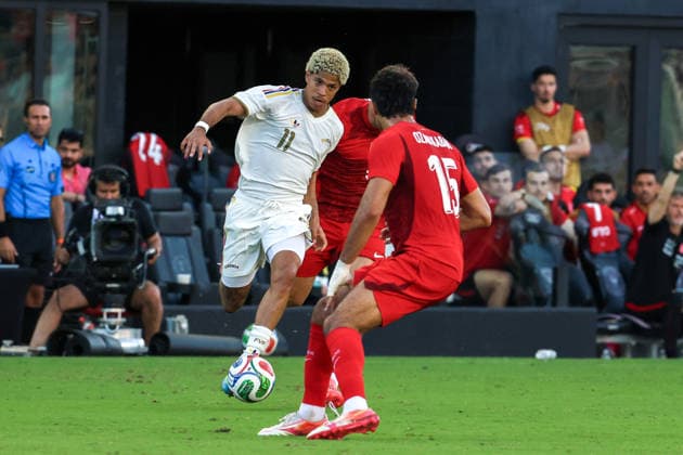 FORT LAUDERDALE, FL - JUNE 06: Venezuela forward Luiz Gonzalez (11) and Turkey midfielder Salih Özcan (5) battle for the ball during the International Friendly, Länderspiel, Nationalmannschaft game between Turkey and Venezuela at Inter Miami CF Stadium on June 6, 2026 in Fort Lauderdale,Florida.(Photo by Chris Arjoon Icon Sportswire) SOCCER: JUN 06 Turkey vs Venezuela EDITORIAL USE ONLY Icon2606060010052