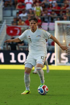 FORT LAUDERDALE, FL - JUNE 06: Venezuela defender Luis Balbo (13) controls the ball during the International Friendly, Länderspiel, Nationalmannschaft game between Turkey and Venezuela at Inter Miami CF Stadium on June 6, 2026 in Fort Lauderdale,Florida.(Photo by Chris Arjoon Icon Sportswire) SOCCER: JUN 06 Turkey vs Venezuela EDITORIAL USE ONLY Icon2606060010063