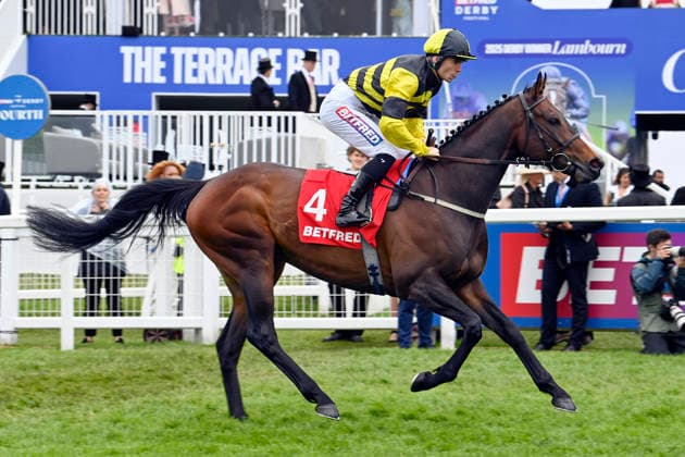 06 06 2026, Epsom, Surrey, GBR Golden Mind with Billy Garritty Epsom Downs racecourse horse, jockey, Golden Mind, Garritty, gallop 260606C700EPSOM JPG