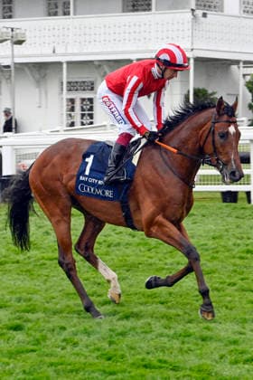 06 06 2026, Epsom, Surrey, GBR Bay City Roller with Oisin Murphy Epsom Downs racecourse horse, jockey, Bay City Roller, Murphy, gallop 260606C706EPSOM JPG
