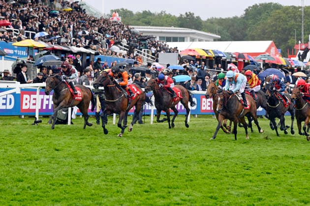 06 06 2026, Epsom, Surrey, GBR Arklow Lad second from left with Harry Davies up wins Epsom Downs racecourse horse, jockey, Arklow Lad, Davies, win, finish, finish 260606C711EPSOM JPG
