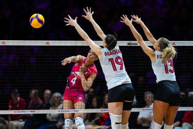 2026 Women s Volleyball Nations League - Quebec City - Day4 Lilou Ratahiry 4 of France and Brie Fransen 13 of Canada compete during the 2026 Women s Volleyball Nations League match between France and Canada at Videotron Centre on June 6, 2026, in Quebec City, Canada. Quebec City Quebec Canada  Copyright: xYuanxTianx originalFilename:tian-2026wome260606_npqQY.jpg