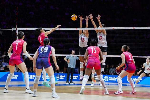 2026 Women s Volleyball Nations League - Quebec City - Day4 Brie Fransen 13 and Emily Maglio 19 of Canada compete during the 2026 Women s Volleyball Nations League match between France and Canada at Videotron Centre on June 6, 2026, in Quebec City, Canada. Quebec City Quebec Canada  Copyright: xYuanxTianx originalFilename:tian-2026wome260606_np2ah.jpg