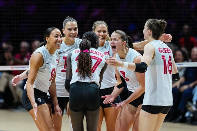 2026 Women s Volleyball Nations League - Quebec City - Day4 Players of Canada celebrate after scoring a point during the 2026 Women s Volleyball Nations League match between France and Canada at Videotron Centre in Quebec City, Canada, on June 6, 2026. Quebec City Quebec Canada  Copyright: xYuanxTianx originalFilename:tian-2026wome260606_npfL3.jpg