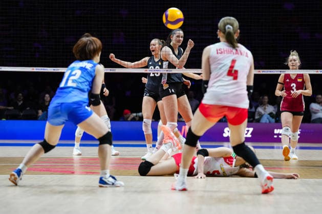 2026 Women s Volleyball Nations League - Quebec City - Day4 Sarah Straube 23 and Marie Scholzel 14 of Germany in action during the 2026 Women s Volleyball Nations League match between Germany and Japan at Videotron Centre in Quebec City, Canada, on June 6, 2026. Quebec City Quebec Canada  Copyright: xYuanxTianx originalFilename:tian-2026wome260606_npCjI.jpg
