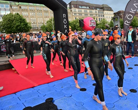 GER Ironman Hamburg 07 06 2026, GER Ironman Hamburg, Elite Women in the picture the women before the start nordphotoxGmbH xWitke nph00002