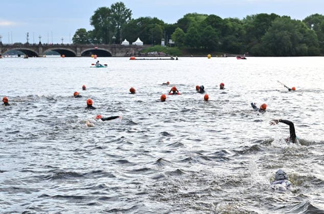 GER Ironman Hamburg 07 06 2026, GER Ironman Hamburg, Elite Women in the picture the women at the start into the Binnenalster nordphotoxGmbH xWitke nph00002