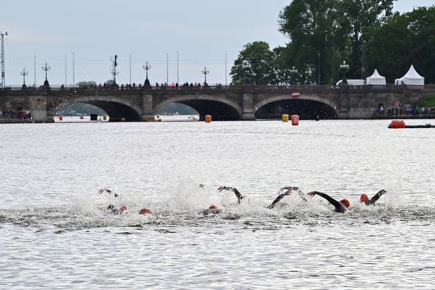 GER Ironman Hamburg 07 06 2026, GER Ironman Hamburg, Elite Women in the picture the women at the start into the Binnenalster nordphotoxGmbH xWitke nph00002