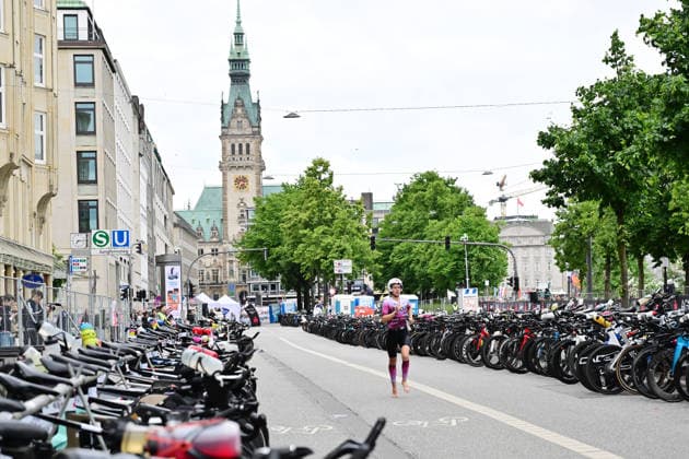 GER Ironman Hamburg 07 06 2026, GER Ironman Hamburg, elite women in the picture the elite women in the transition zone from run to bike nordphotoxGmbH xWitke nph00002