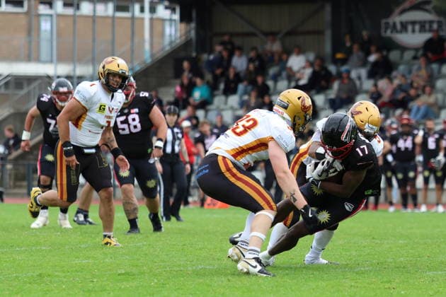 RECORD DATE NOT STATED Daniel Pedro (Düsseldorf Panther, 17) is stopped by Regensburg Defense, Düsseldorf Panther vs Regensburg Phoenix, American Football, GFL, German Football League, Season 2022, Week 5, 06.06.2026, Photo: Foot Bowl Klaus Sack Düsseldorf Stadion VfL Benrath Deutschland Copyright: xFootxBowl KlausxSackx