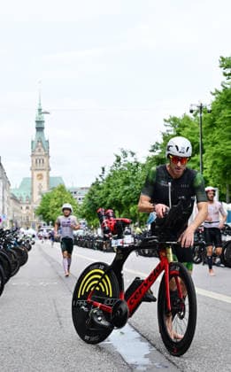 GER Ironman Hamburg 07 06 2026, GER Ironman Hamburg, Everyman in the picture the everyman in the transition zone from swim to bike nordphotoxGmbH xWitke nph00002