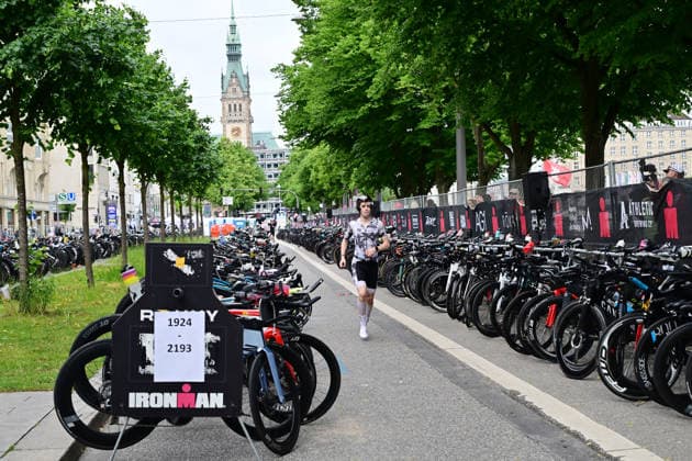 GER Ironman Hamburg 07 06 2026, GER Ironman Hamburg, Everyman in the picture the everyman in the transition zone from swim to bike nordphotoxGmbH xWitke nph00002