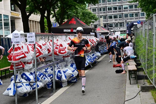 GER Ironman Hamburg 07 06 2026, GER Ironman Hamburg, Everyman in the picture the everyman in the transition zone from swim to bike nordphotoxGmbH xWitke nph00002