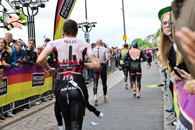 GER Ironman Hamburg 07 06 2026, GER Ironman Hamburg, Everyman in the picture the everyman in the transition zone from swim to bike nordphotoxGmbH xWitke nph00002