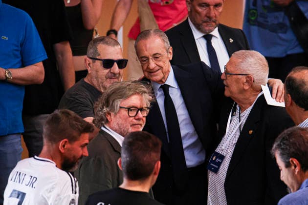 ESP Real Madrid Presidential Elections 2026 Florentino Perez during the Real Madrid presidential elections 2026 Voters approaching to cast their vote for Florentino Perez or Enrique Riquelme as the next president of Real Madrid at the Real Madrid City Basketball Pavilion, located in Valdebebas, on June 7, 2026 in Madrid Madrid Spain Futbol Copyright: xAgenciaxLOFx