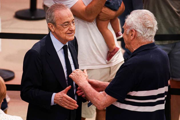 ESP: Real Madrid Presidential Elections 2026 Florentino Perez during the Real Madrid presidential elections 2026. Voters approaching to cast their vote for Florentino Perez or Enrique Riquelme as the next president of Real Madrid at the Real Madrid City Basketball Pavilion, located in Valdebebas, on June 7, 2026 in Madrid. Madrid Spain Futbol *** ESP Real Madrid Presidential Elections 2026 Florentino Perez during the Real Madrid presidential elections 2026 Voters approaching to cast their vote for Florentino Perez or Enrique Riquelme as the next president of Real Madrid at the Real Madrid City Basketball Pavilion, located in Valdebebas, on June 7, 2026 in Madrid Madrid Spain Futbol Copyright: xAgenciaxLOFx
