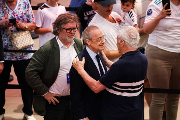 ESP Real Madrid Presidential Elections 2026 Florentino Perez voting in the Real Madrid presidential elections 2026 Voters approaching to cast their vote for Florentino Perez or Enrique Riquelme as the next president of Real Madrid at the Real Madrid City Basketball Pavilion, located in Valdebebas, on June 7, 2026 in Madrid Madrid Spain Futbol Copyright: xAgenciaxLOFx