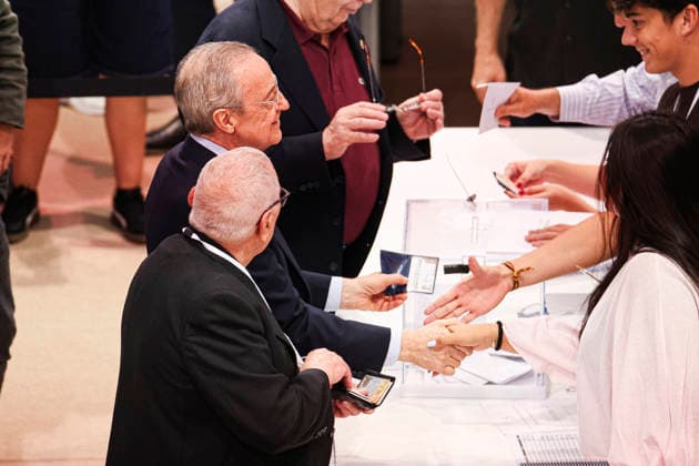 ESP Real Madrid Presidential Elections 2026 Florentino Perez voting in the Real Madrid presidential elections 2026 Voters approaching to cast their vote for Florentino Perez or Enrique Riquelme as the next president of Real Madrid at the Real Madrid City Basketball Pavilion, located in Valdebebas, on June 7, 2026 in Madrid Madrid Spain Futbol Copyright: xAgenciaxLOFx