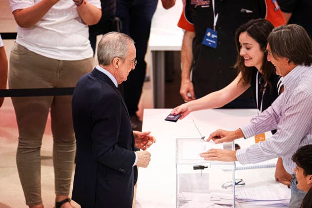 ESP Real Madrid Presidential Elections 2026 Florentino Perez voting in the Real Madrid presidential elections 2026 Voters approaching to cast their vote for Florentino Perez or Enrique Riquelme as the next president of Real Madrid at the Real Madrid City Basketball Pavilion, located in Valdebebas, on June 7, 2026 in Madrid Madrid Spain Futbol Copyright: xAgenciaxLOFx