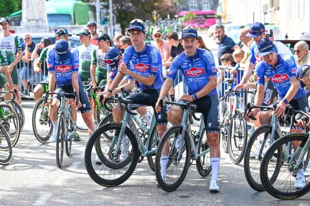 Tour Auvergne - Rhone-Alpes 2026 Stage 1 SAINT-ISMIER, FRANCE - JUNE 07 : Uhlig Henri (GER) of Alpecin - Premier Tech, Remijn Senna (NED) of Alpecin - Premier Tech before the start of the race during stage 1 of the 78th edition of Tour Auvergne - Rhone-Alpes an UCI World Tour 2.UWT cycling road race stage for Men Elite of 146.2 km with start in Vizille and finish in Saint-Ismier on June 7, 2026 in Saint-Ismier, France, 07 06 2026 ( Motordriver Guy De Vuyst - Saint-Ismier France  Copyright: xVincentxKalutx
