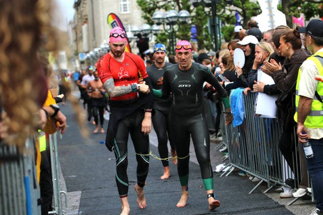Ironman in Hamburg 2026 Visually impaired Rob Sears l with his guide Ant Munson r are on their way to the transition zone after the swim