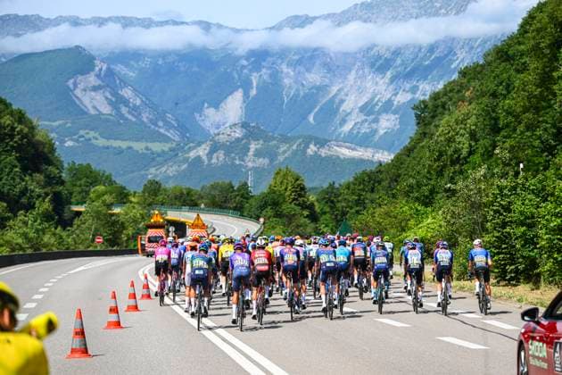 Tour Auvergne - Rhone-Alpes 2026 Stage 1 SAINT-ISMIER, FRANCE - JUNE 07 : Illustration picture of the peloton during stage 1 of the 78th edition of Tour Auvergne - Rhone-Alpes an UCI World Tour 2.UWT cycling road race stage for Men Elite of 146.2 km with start in Vizille and finish in Saint-Ismier on June 7, 2026 in Saint-Ismier, France, 07 06 2026 ( Motordriver Guy De Vuyst - Saint-Ismier France  Copyright: xVincentxKalutx