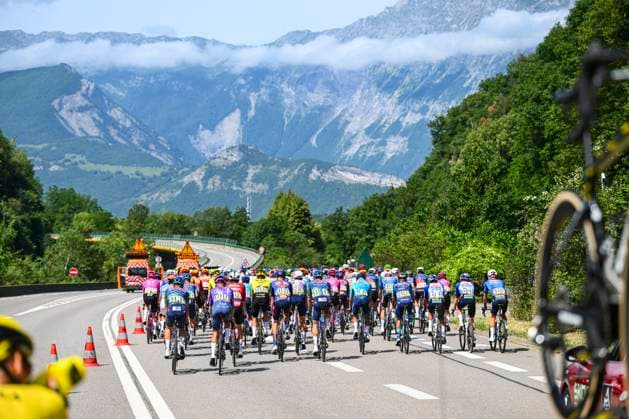 Tour Auvergne - Rhone-Alpes 2026 Stage 1 SAINT-ISMIER, FRANCE - JUNE 07 : Illustration picture of the peloton during stage 1 of the 78th edition of Tour Auvergne - Rhone-Alpes an UCI World Tour 2.UWT cycling road race stage for Men Elite of 146.2 km with start in Vizille and finish in Saint-Ismier on June 7, 2026 in Saint-Ismier, France, 07 06 2026 ( Motordriver Guy De Vuyst - Saint-Ismier France  Copyright: xVincentxKalutx