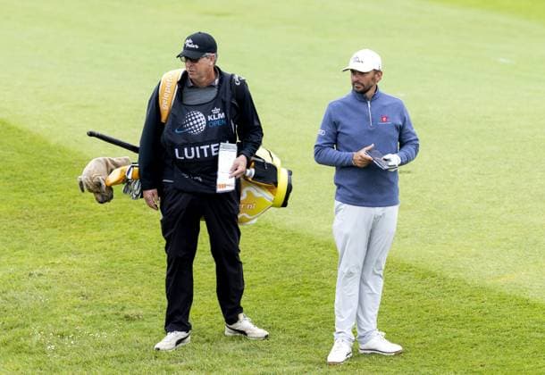 BADHOEVEDORP - Joost Luiten with his caddie Alan Burns (RSA) in action on the final day of the KLM Open golf tournament at golf club The International. SANDER KONING ANP xVIxANPxSportx xxANPxIVx 560363579 originalFilename: 560363579.jpg