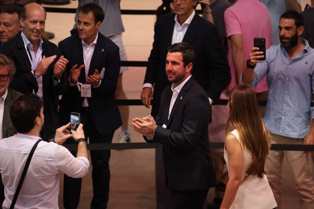 ESP Real Madrid Presidential Elections 2026 Enrique Riquelme during the Real Madrid presidential elections 2026 Voters approaching to cast their vote for Florentino Perez or Enrique Riquelme as the next president of Real Madrid at the Real Madrid City Basketball Pavilion, located in Valdebebas, on June 7, 2026 in Madrid Madrid Spain Futbol Copyright: xAgenciaxLOFx